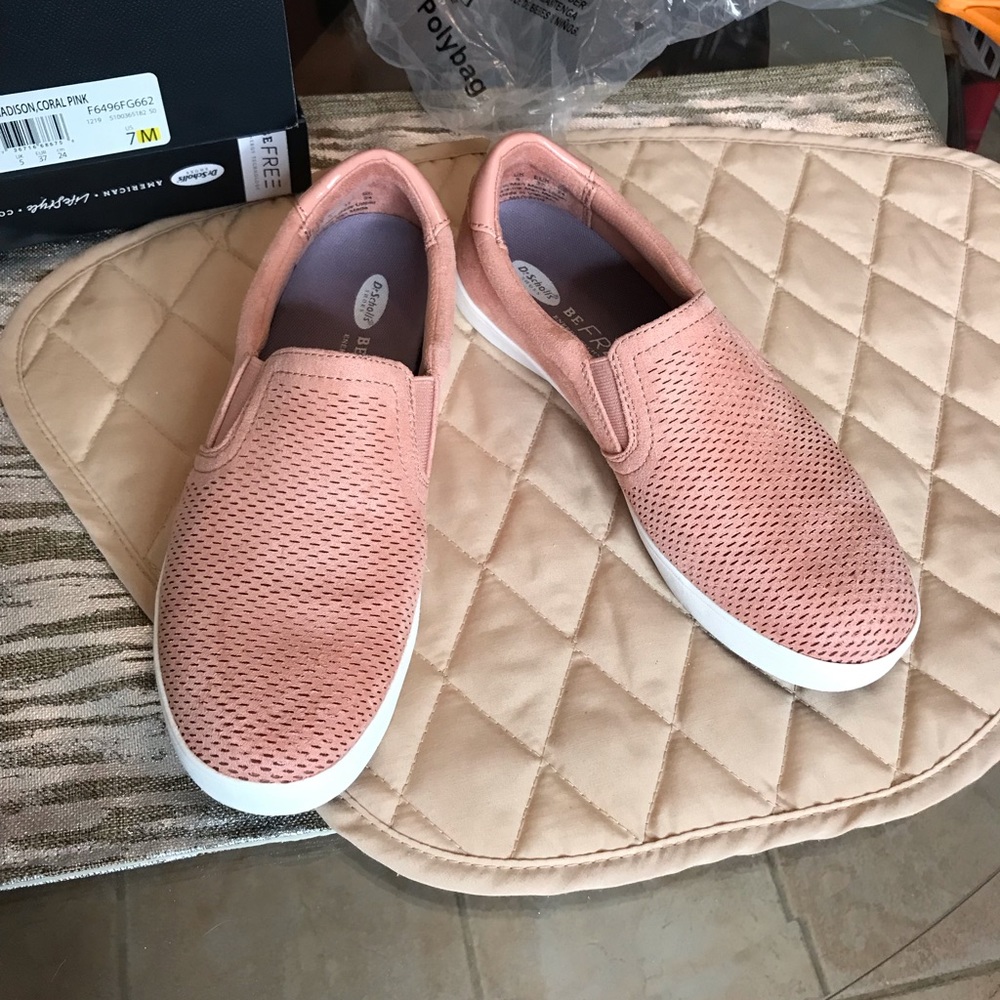 Dr.Scholls size 7 M Madison Coral Pink slip on’s.